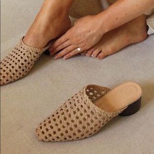 Lisa Says Gah Lou Mule - Sand